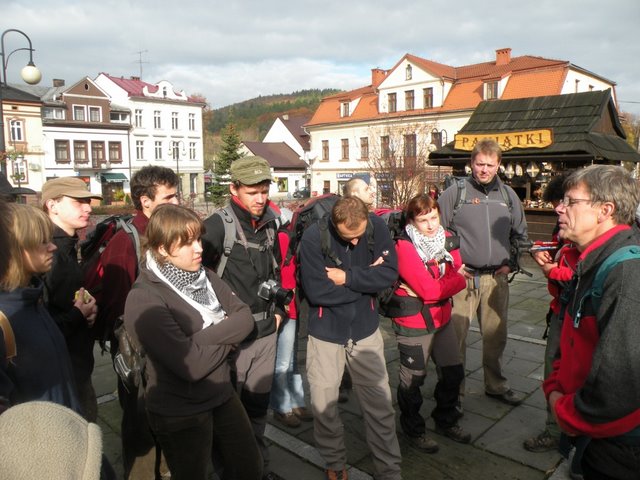 003_sb_rynek_maciek_przybliza_historie_miasta