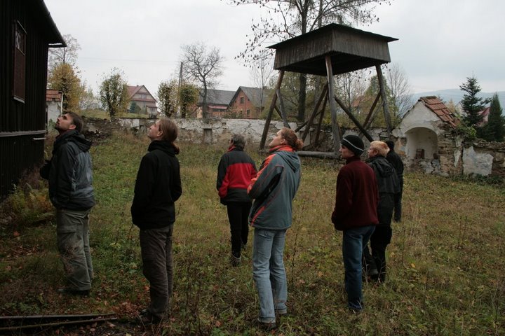 dzwonnica-przy-kosciele-w-skrzydlnej